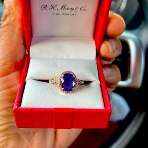 14kt rose gold LeVian sz 7. Please our only contact needs to be through Poshmark